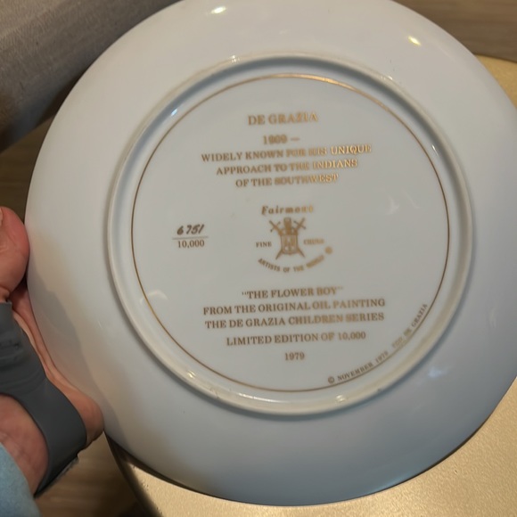 De Grazia Collector Plate " The Flower Boy " The Children Series. - Picture 3 of 5